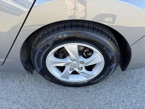 Used 2014 Hyundai Elantra SE image 34