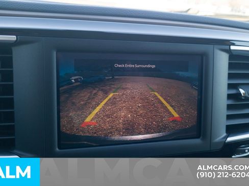 Used 2022 Chrysler Voyager LX image 26