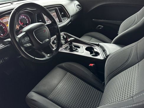 Used 2018 Dodge Challenger SXT image 10