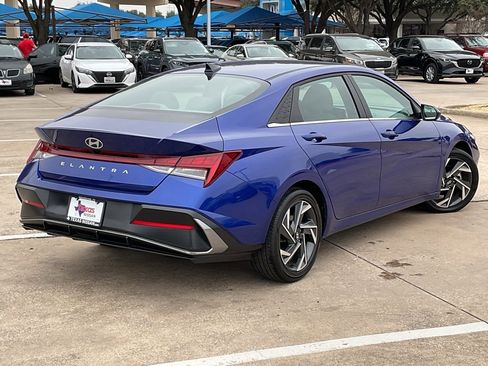 Used 2025 Hyundai Elantra SEL image 5