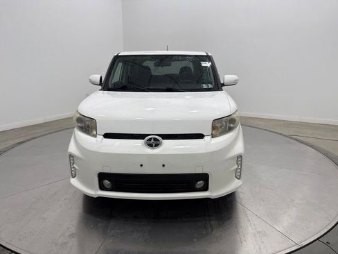 Used 2013 Scion xB FWD image 2