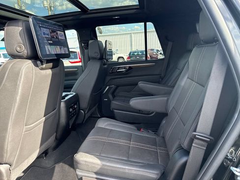 Used 2025 Chevrolet Tahoe High Country AWD/4WD image 32