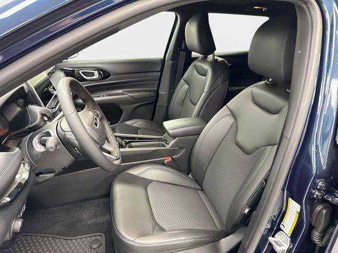 New 2026 Jeep Compass Latitude image 13