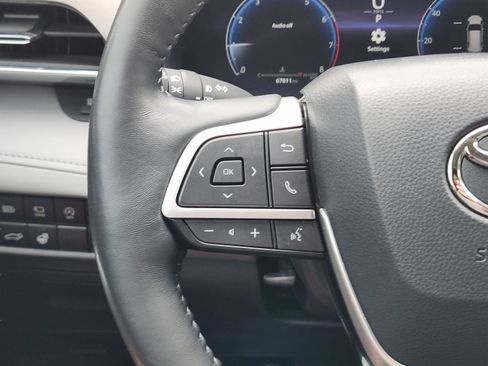 Used 2023 Toyota Highlander Limited FWD image 25