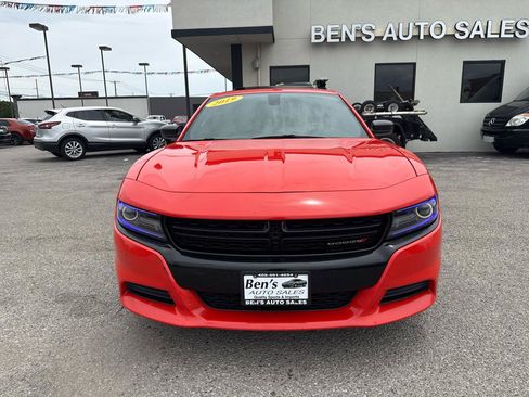 Used 2019 Dodge Charger SXT w/ Blacktop Package RWD image 3