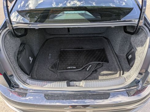 Used 2022 Volkswagen Jetta SE FWD image 32