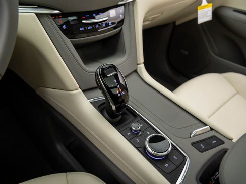 New 2026 Cadillac XT5 Premium Luxury image 12