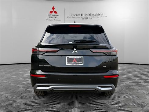 New 2025 Mitsubishi Outlander SE image 6