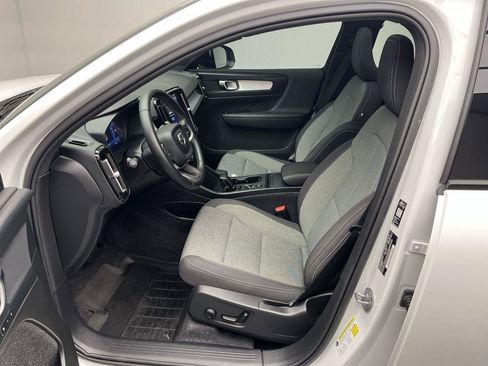 Used 2026 Volvo XC40 B5 Core AWD/4WD image 3