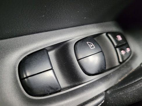 Used 2018 Nissan Rogue Sport SV image 27