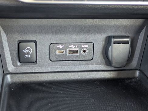 Used 2025 Nissan Sentra SR FWD image 24
