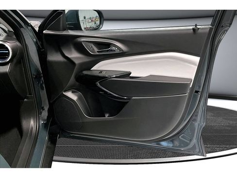 New 2026 Chevrolet Trax LT w/ LT Convenience Package FWD image 47