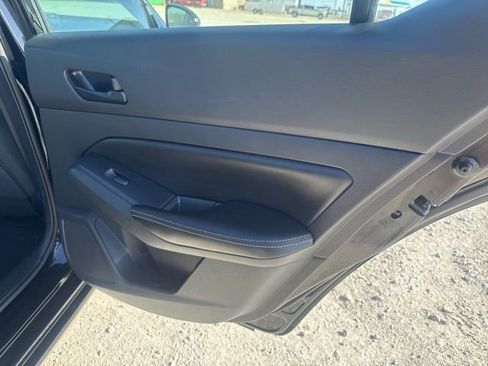 Used 2024 Nissan Altima 2.5 SV FWD image 18