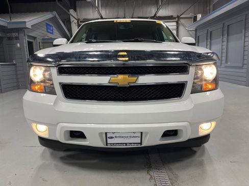 Used 2012 Chevrolet Suburban LT w/ Luxury Package AWD/4WD image 2