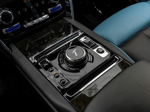 Used 2022 Rolls-Royce Cullinan w/ Cullinan Package AWD/4WD image 23