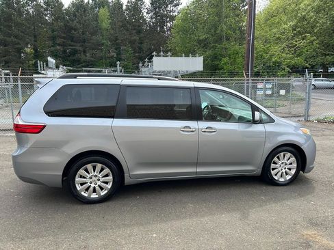 Used 2015 Toyota Sienna XLE w/ XLE Navigation Package AWD/4WD image 4