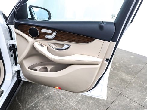 Used 2022 Mercedes-Benz GLC 300 image 23