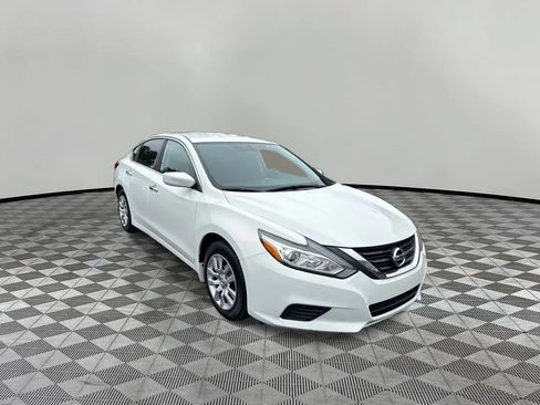 Used 2017 Nissan Altima 2.5 S w/ Power Driver Seat Package FWD image 1