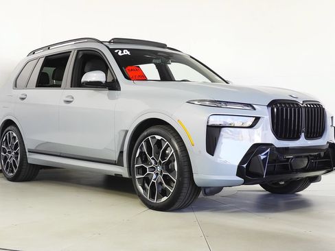 Used 2024 BMW X7 xDrive40i w/ M Sport Package AWD/4WD image 4