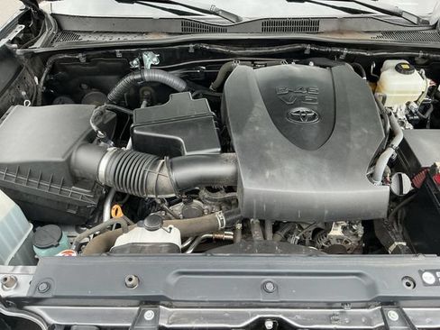 Used 2017 Toyota Tacoma TRD Off-Road w/ Tow Package AWD/4WD image 30