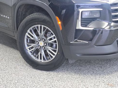 Used 2024 Chevrolet Traverse LT AWD/4WD image 3