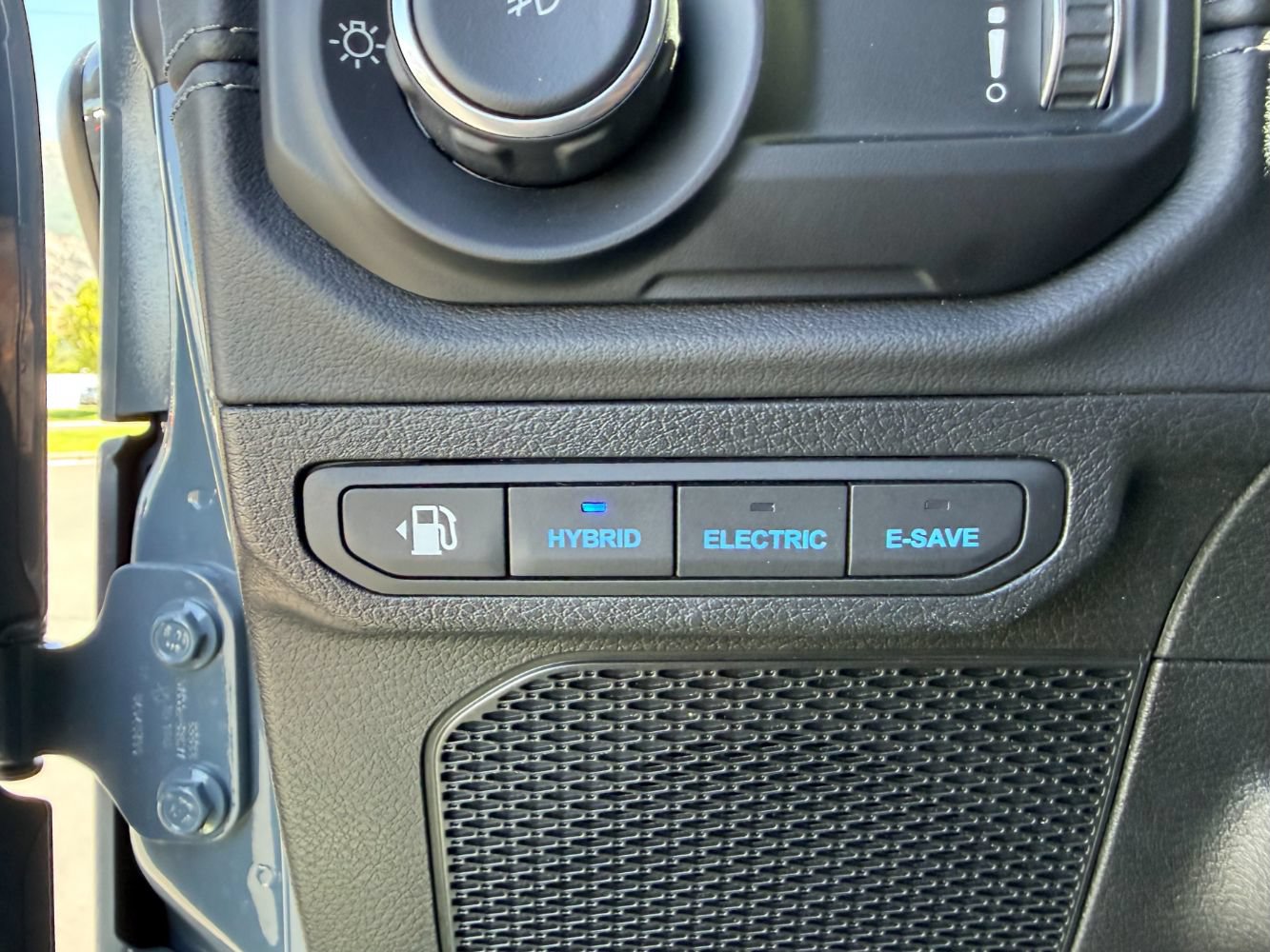 Used 2024 Jeep Wrangler Unlimited Rubicon 4xe AWD/4WD image 15