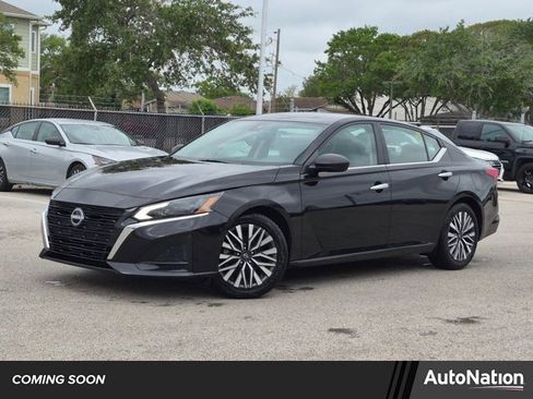 Used 2024 Nissan Altima 2.5 SV FWD image 1