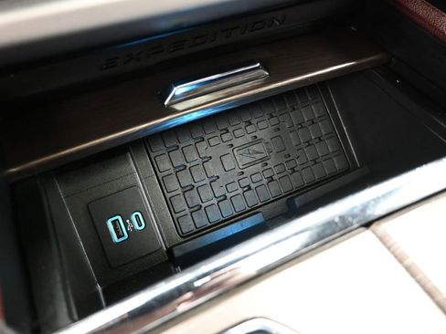 Used 2024 Ford Expedition Limited image 20