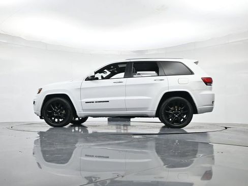 Used 2020 Jeep Grand Cherokee Altitude image 38