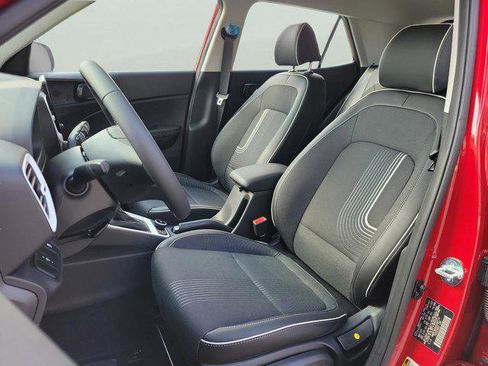 New 2025 Hyundai Venue Limited image 15