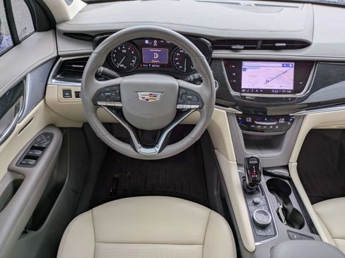 Used 2023 Cadillac XT6 Premium Luxury w/ Technology Package FWD image 16