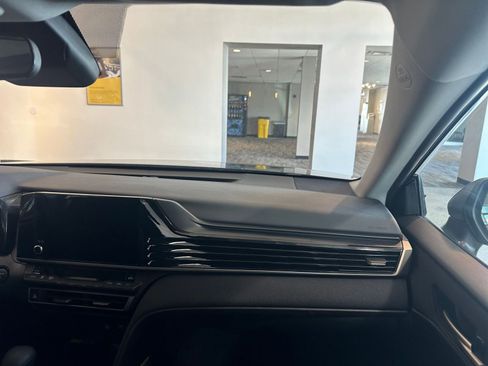 Used 2025 Toyota Camry LE image 34