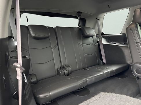 Used 2015 Cadillac Escalade Luxury image 11