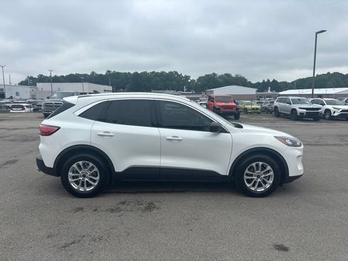 Used 2022 Ford Escape SE w/ Convenience Package FWD image 2
