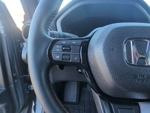 Used 2025 Honda Pilot TrailSport image 13