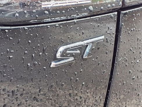 Certified 2022 Buick Envision Preferred w/ Sport Touring Package image 31