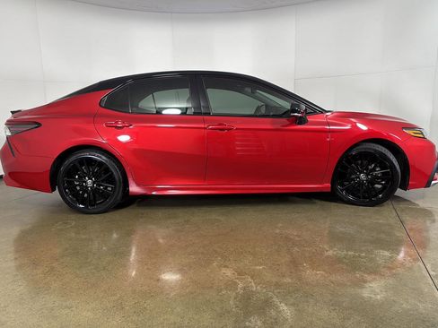 Used 2022 Toyota Camry XSE image 13