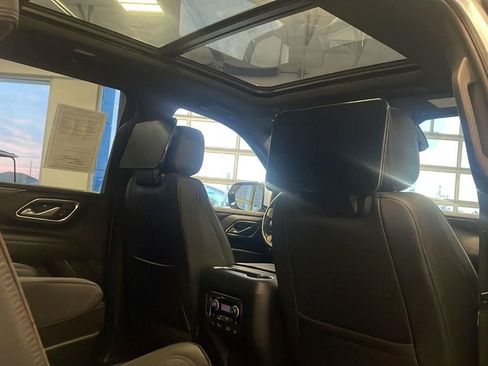 Used 2024 Chevrolet Suburban High Country w/ Advanced Technology Package image 11