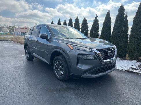 Used 2023 Nissan Rogue S image 2