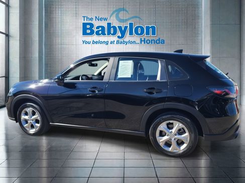 Used 2023 Honda HR-V LX image 2