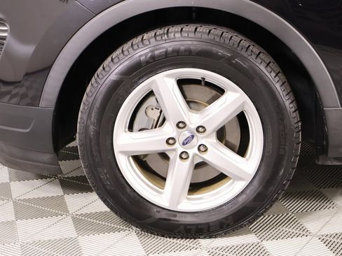 Used 2019 Ford Explorer XLT image 17