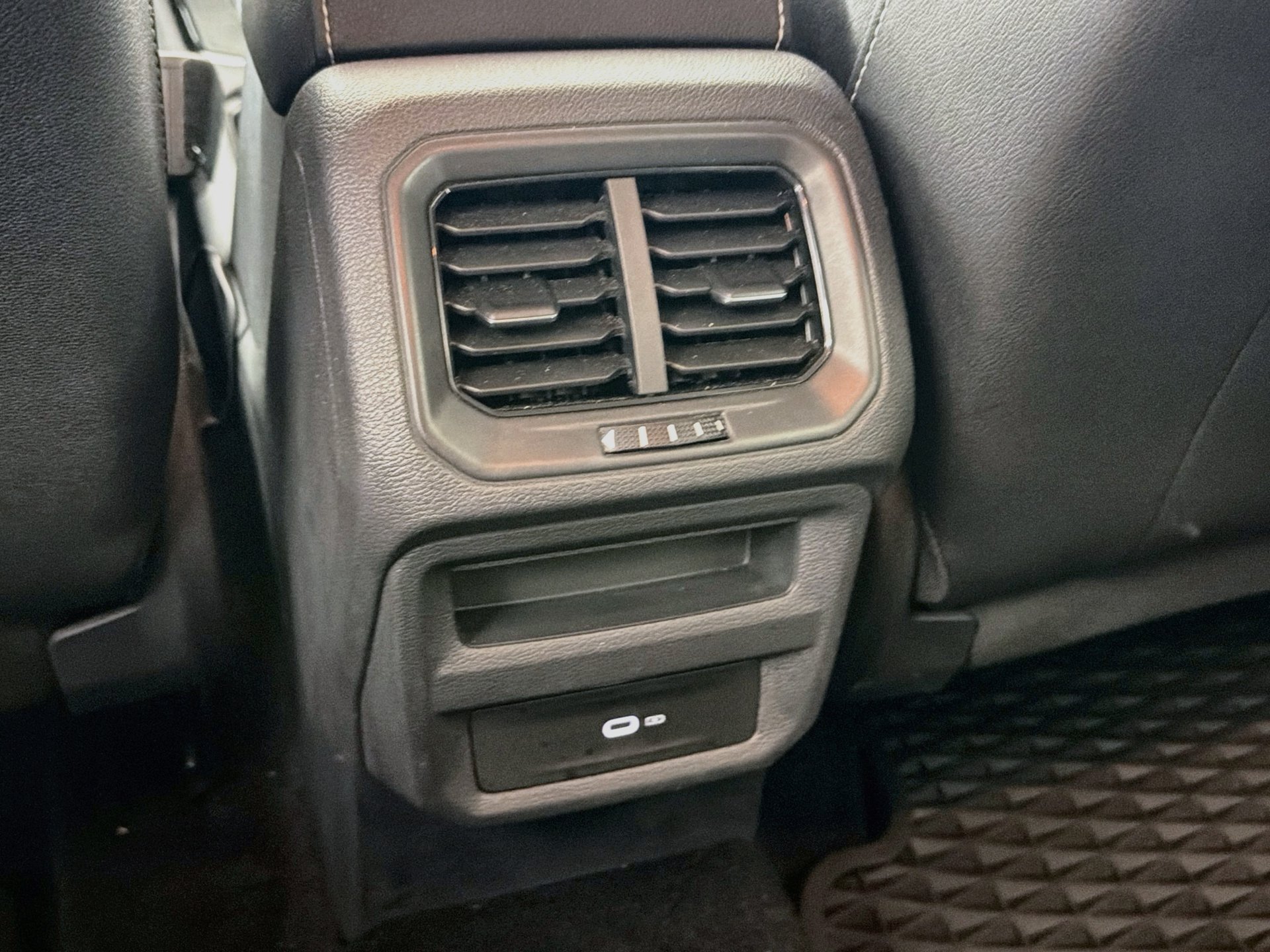 Certified 2023 Volkswagen Taos SE FWD image 24