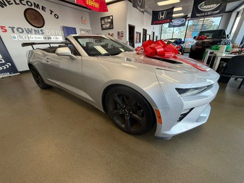 Used 2018 Chevrolet Camaro SS RWD image 13
