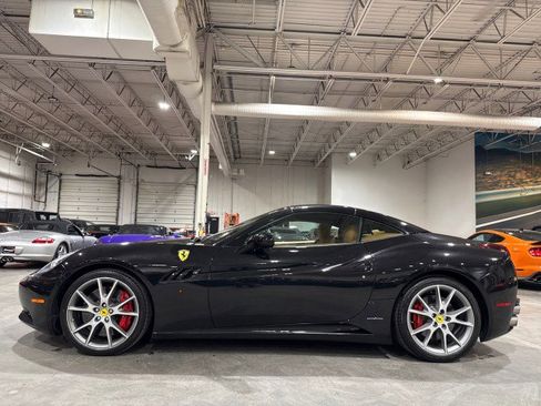 Used 2010 Ferrari California image 7