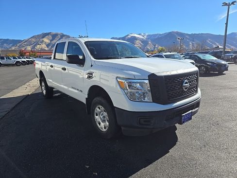 Used 2017 Nissan Titan S image 3