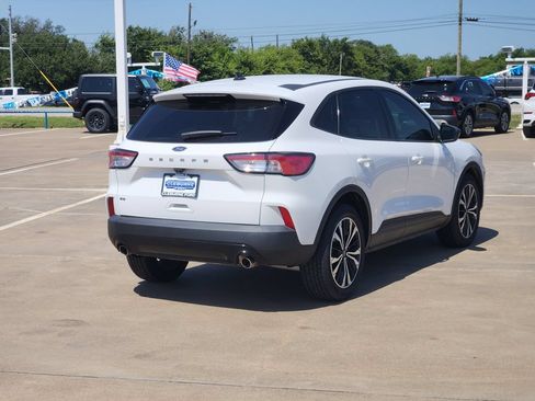 Used 2022 Ford Escape SE w/ SE Sport Appearance Package FWD image 7