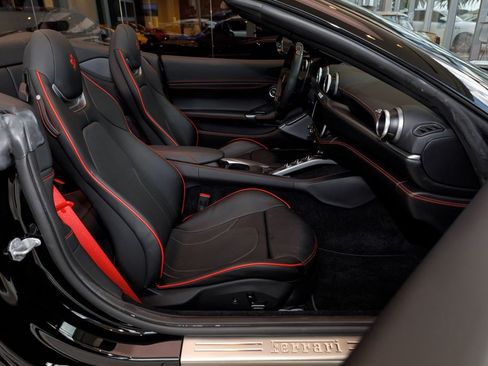 Used 2023 Ferrari Portofino M RWD image 14