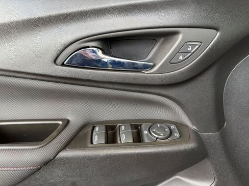 Used 2022 Chevrolet Equinox RS w/ RS Leather Package FWD image 12
