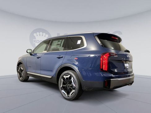 New 2025 Kia Telluride S image 4