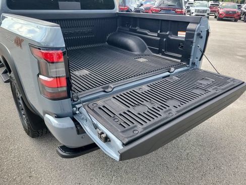 Used 2025 Nissan Frontier PRO-4X w/ Tow Package AWD/4WD image 10